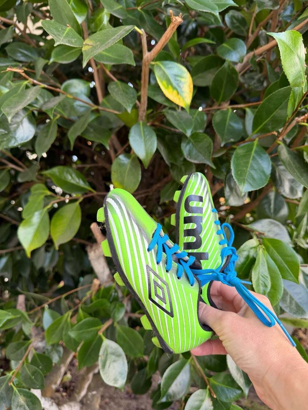 Umbro Arturo 2.0 Youth Soccer Cleats Green and Blue